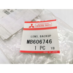 Klosz lampy światło cofania prawe Mitsubishi Colt Lancer OE MB606746