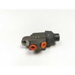 Cylinderek hamulcowy prawy przód Ford Transit MK1 OE 1556869