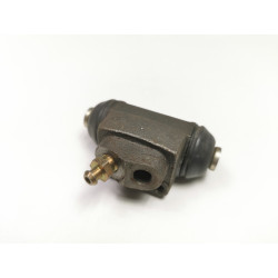 Cylinderek hamulcowy tył Ford Focus I (DAW, DBW) 1.6 16V OE 67660211