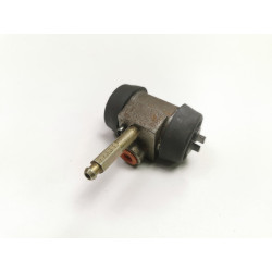 Cylinderek hamulcowy tył Ford Transit 1965-1978 OE 1561066