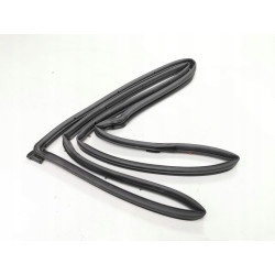 Uszczelka drzwi lewy przód Ford Fiesta Mk7 5DRZWI OE 1670438