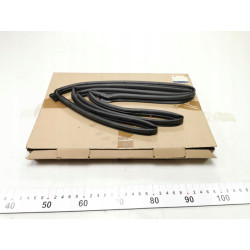 Uszczelka drzwi lewy przód Ford Fiesta Mk7 5DRZWI OE 1670438