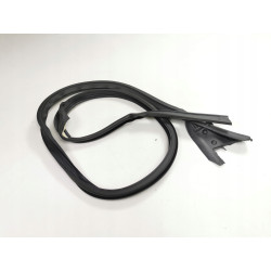 Uszczelka konturowa drzwi Ford Escort Kombi 1997- OE 1045197