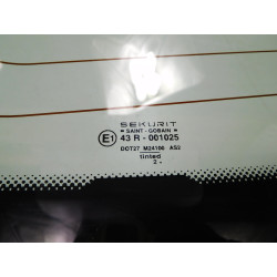 Szyba klapy bagażnika Ford Mondeo II OE 1035205