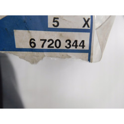Klips mocujący tylne panele wewnętrzne klapy Ford Mondeo 1992-2000 6720344