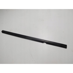 LISTWA ZGARNIAJĄCA ZEWNĘTRZNA SZYBY-DRZWI FORD FIESTA 1996 2001 OE 1017686