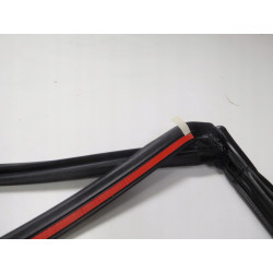 Uszczelka drzwi tylnych tył Ford Fiesta MK7 OE 1702141