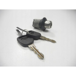 Zamek klapy bagażnika Ford Escort 80-83 OE 6111229