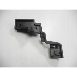 Osłona zamka drzwi prawy przód Ford Cabriolet 2006-2010 OE 1341877