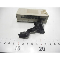 Osłona zamka drzwi prawy przód Ford Cabriolet 2006-2010 OE 1341877