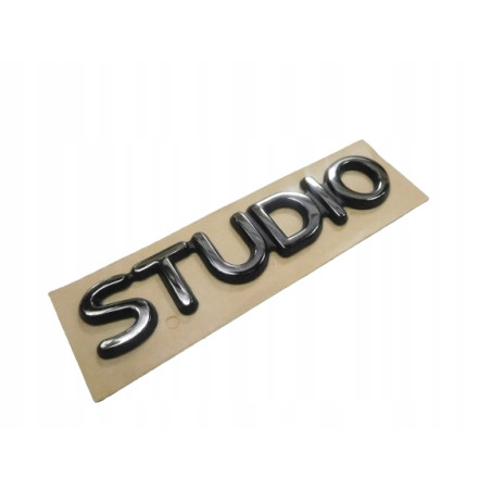 ZNACZEK EMBLEMAT STUDIO FORD FIESTA 96-02 OE 1007569