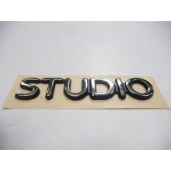 ZNACZEK EMBLEMAT STUDIO FORD FIESTA 96-02 OE 1007569