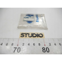 ZNACZEK EMBLEMAT STUDIO FORD FIESTA 96-02 OE 1007569