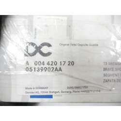 KLOCKI HAMULCOWE TYŁ MERCEDES W202 W210 W124 OE A0044201720