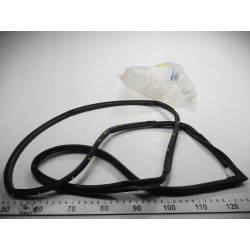 Uszczelka drzwi prawy przód Mazda 323 OE BC1B-58-760B