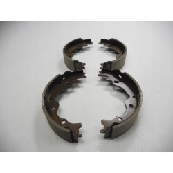 Szczęki hamulcowe tył Mazda E2000 E2200 OE SE28-26-38ZA