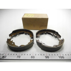 Szczęki hamulcowe tył Mazda E2000 E2200 OE SE28-26-38ZA