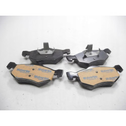 Zestaw klocków hamulcowych, hamulce tarczowe przód Mazda OE EC25-33-23ZD