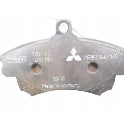 Klocki hamulcowe przód Mitsubishi Colt OE MR955351