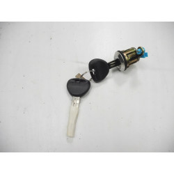 Cylinder, wkładka zamka drzwi lewy tył Mitsubishi L300 OE MR181685