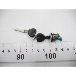 Cylinder, wkładka zamka drzwi lewy tył Mitsubishi L300 OE MR181685