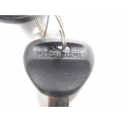 Cylinder, wkładka zamka drzwi lewy tył Mitsubishi L300 OE MR181685