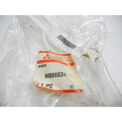 Zawias maski lewy Mitsubishi Carisma Space Star OE M896534