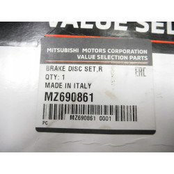 Tarcze hamulcowe tył Mitsubishi Shogun Pajero 00-06 OE MZ690861