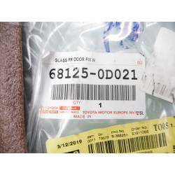 SZYBA MAŁA DRZWI PRAWY PRZÓD TOYOTA YARIS III OE 68125-0D021