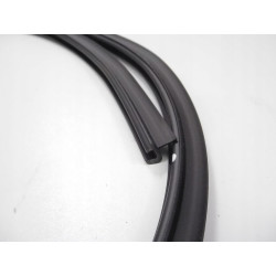 Listwa ozdobna / ochronna, szyba czołowa Mitsubishi Pajero 09- OE 6107A038