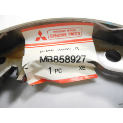 Szczeka hamulcowa tył Mitsubishi Space Runner OE MB858927