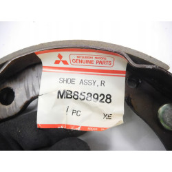 Szczęka hamulcowa tył Mitsubishi Space Runner OE MB858928