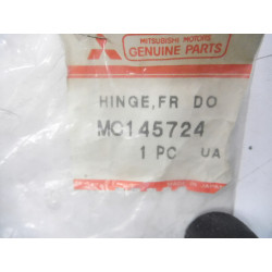 Zawias górny drzwi przednich Mitsubishi Canter OE MC145724