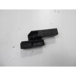 ZACISK, WYCIERACZKA PRZEDNIEJ SZYBY MITSUBISHI OE MZ690111A5
