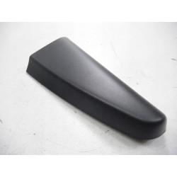 VOLVO XC60 tylny prawy trojkat drzwi zaslepka OE