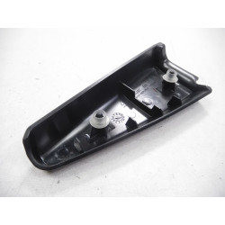 VOLVO XC60 tylny prawy trojkat drzwi zaslepka OE