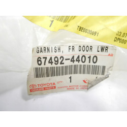 Ozdoba wspornika dolnej ramy drzwi przednich, lewa Toyota Ipsum 67492-44010