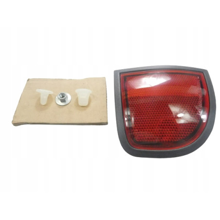 Światło odblaskowe tylne lewe Mitsubishi L200 OE 8355A015