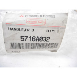 Klamka drzwi prawy przód Mitsubishi L200 OE 5716A032