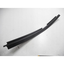 ZGARNIACZ SZYBY WEWNĘTRZNEJ TYLNEJ PRAWEJ FIAT UNO OE 7711309