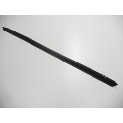 LISTWA ZGARNIAJĄCA PRAWY PRZÓD W211 OE A2126904882