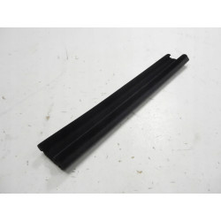 Prowadnica szyby przednia Peugeot 406 OE 9300.84