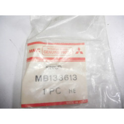 Pokrętło zamka drzwi Mitsubishi Pajero OE MB133613