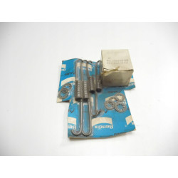 SPRĘŻYNKI SZCZĘK HAMULCOWYCH RENAULT 4 30585700