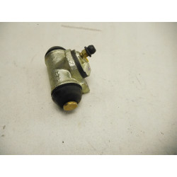 Cylinderek hamulcowy Renault R9 11 18 7701024265
