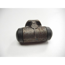 Cylinderek hamulcowy Renault 4 5 6 7701365383