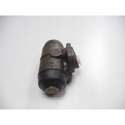 Cylinderek hamulcowy Renault 4 5 6 7701365383