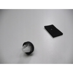 Spinka listwy bocznych drzwi Opel VivaroB 95517648