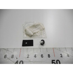 Spinka listwy bocznych drzwi Opel VivaroB 95517648