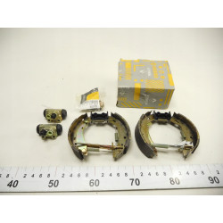 SZCZĘKI HAMULCOWE ZESTAW RENAULT CLIO SUPER 5 7701205314